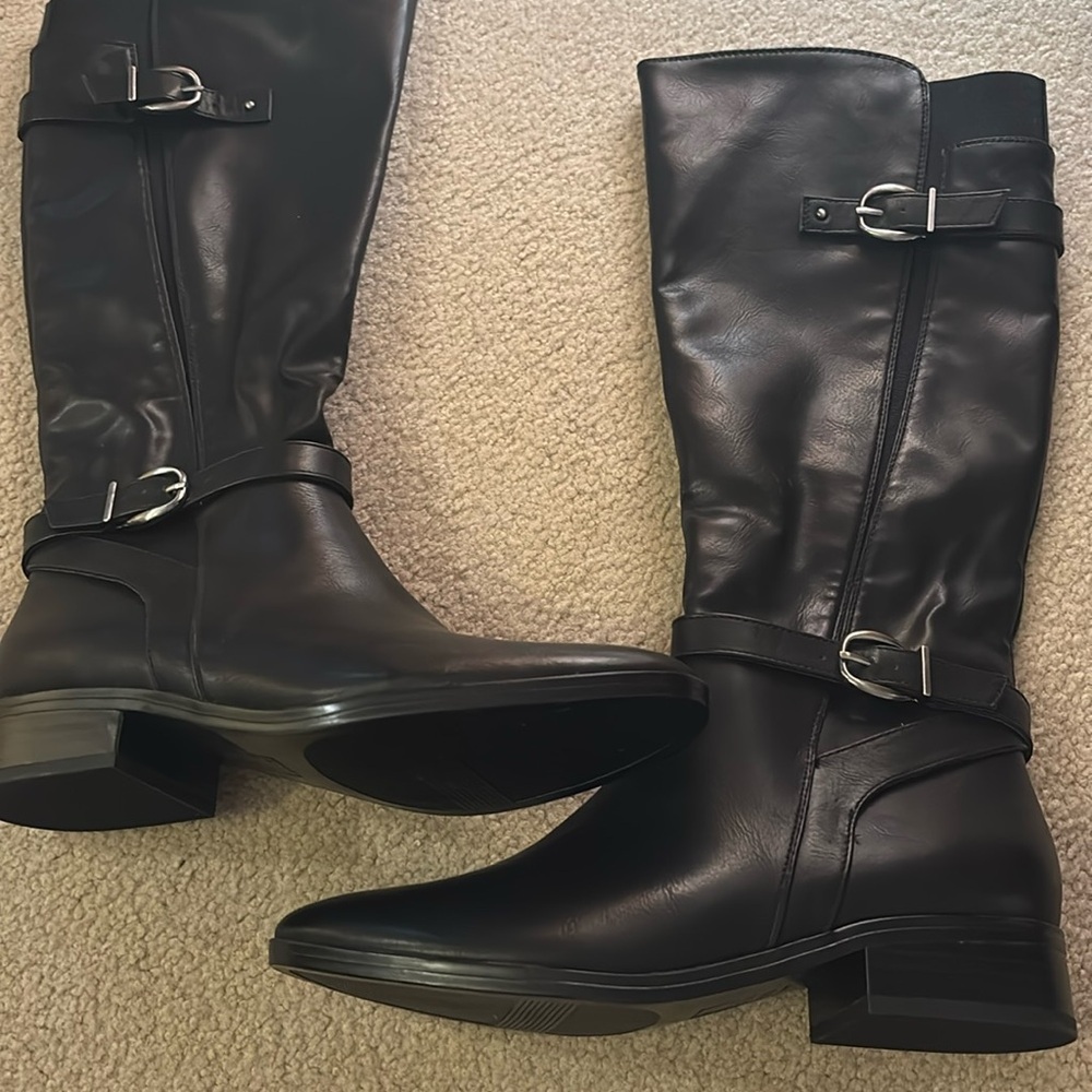 New Naturalizer boot 7.5 Low heel side zip